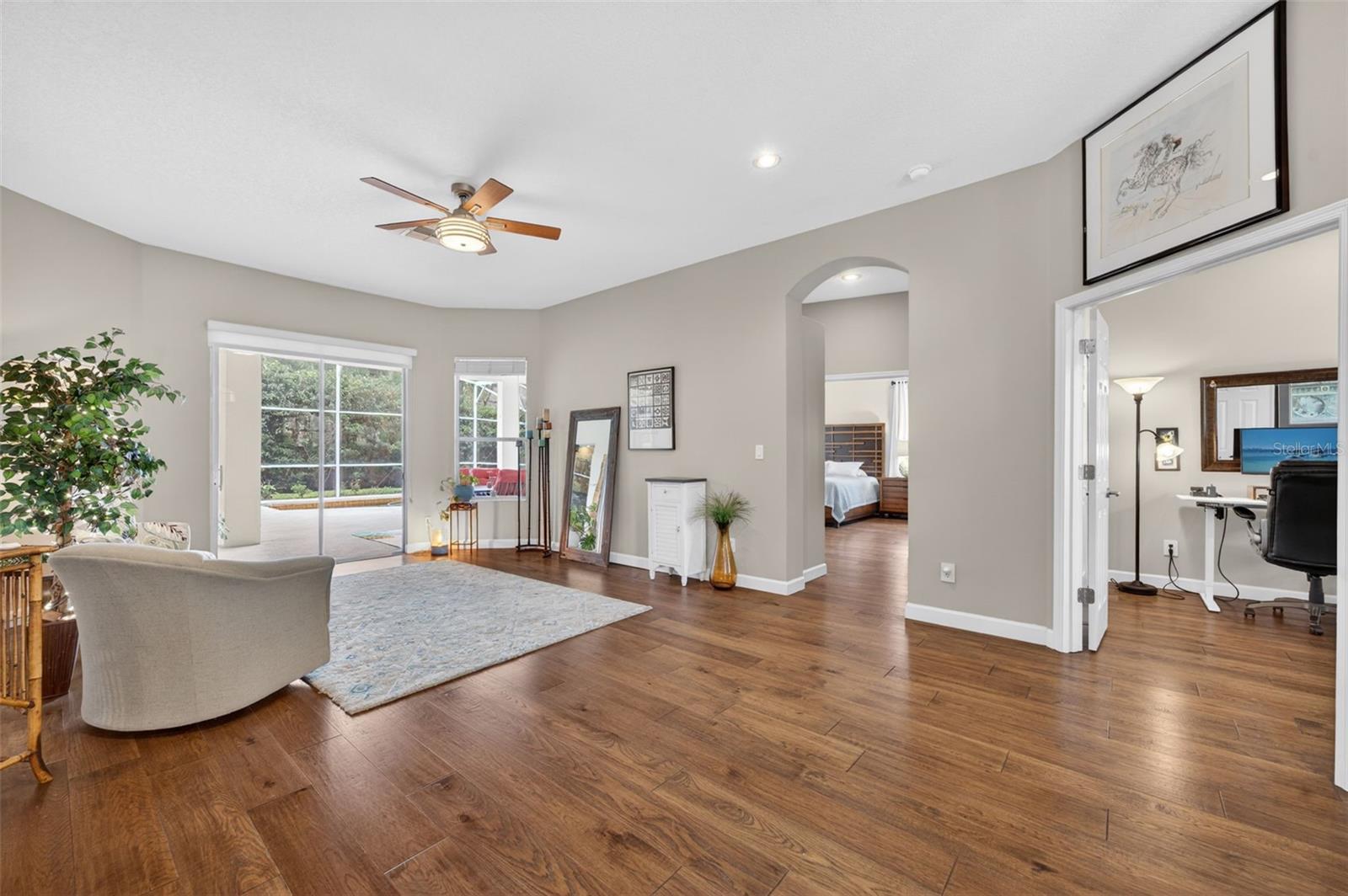 411 DEER POINTE CIR