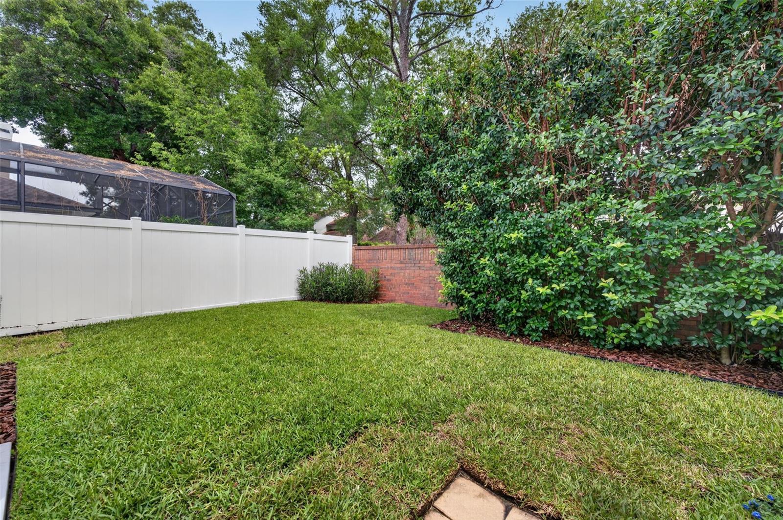411 DEER POINTE CIR