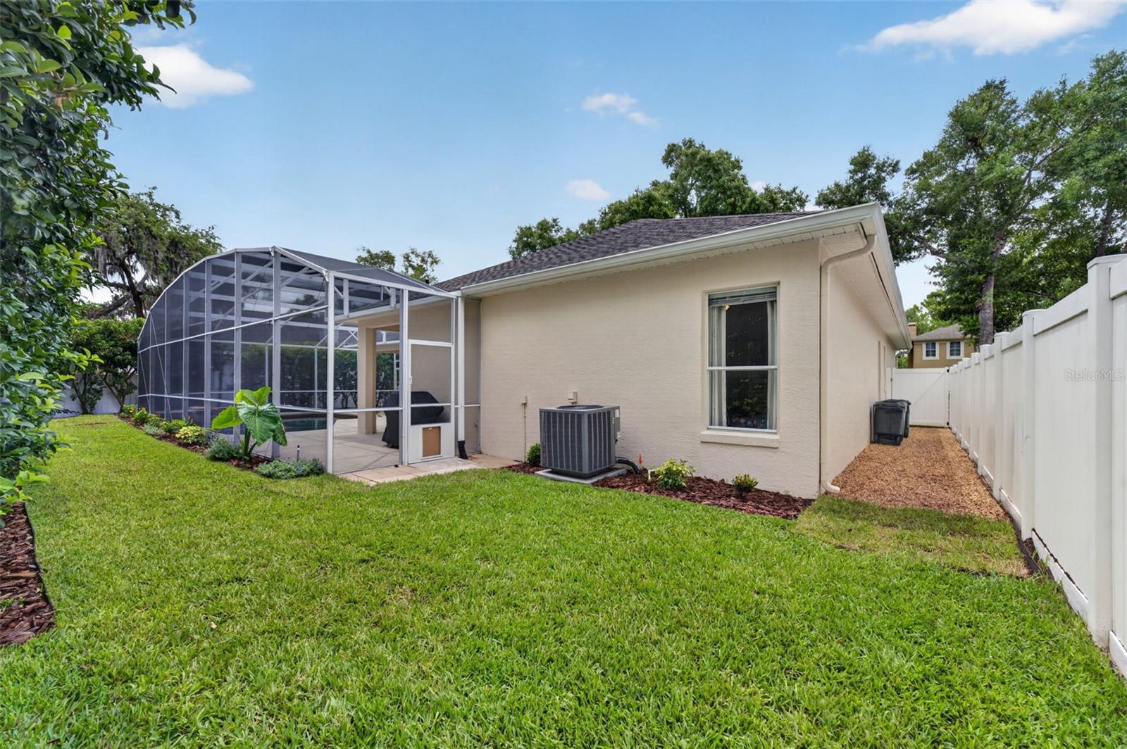 411 DEER POINTE CIR