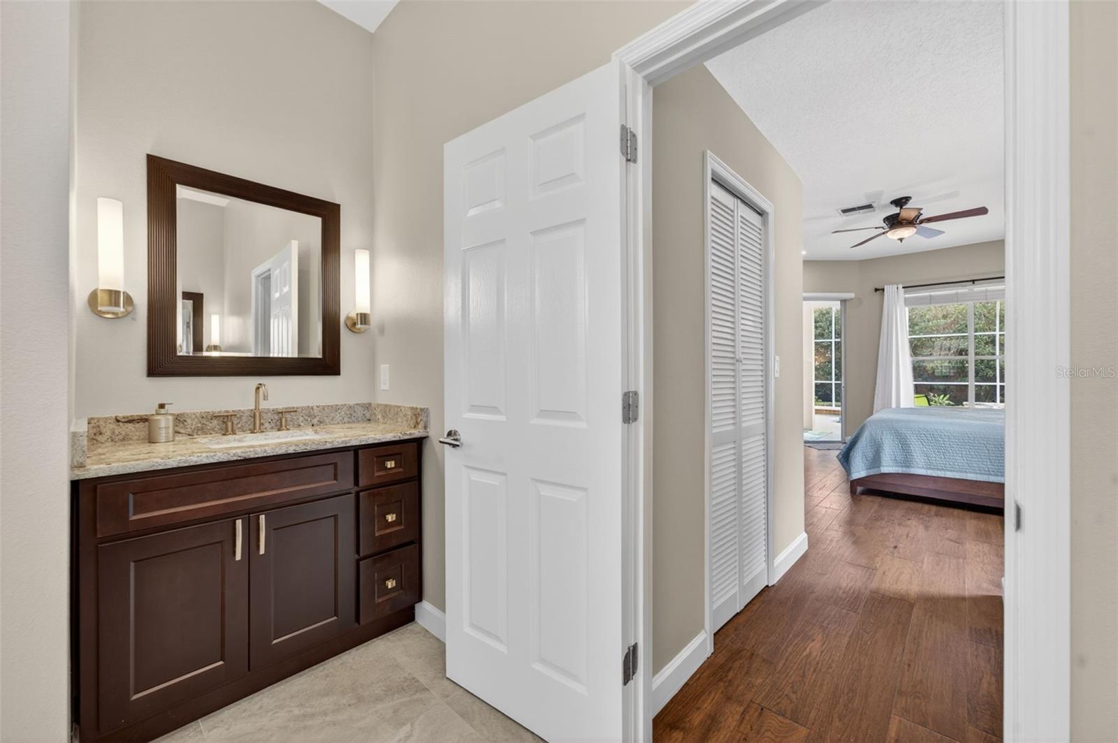 411 DEER POINTE CIR