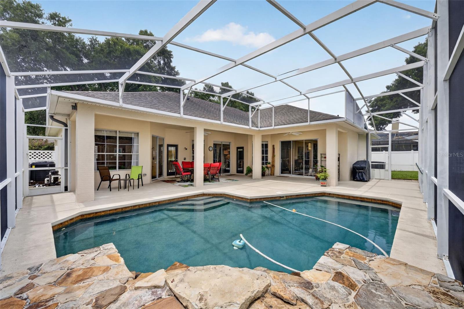 411 DEER POINTE CIR