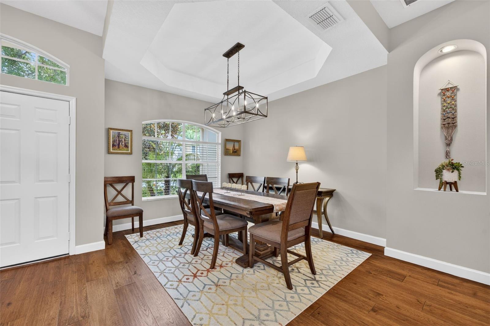 411 DEER POINTE CIR