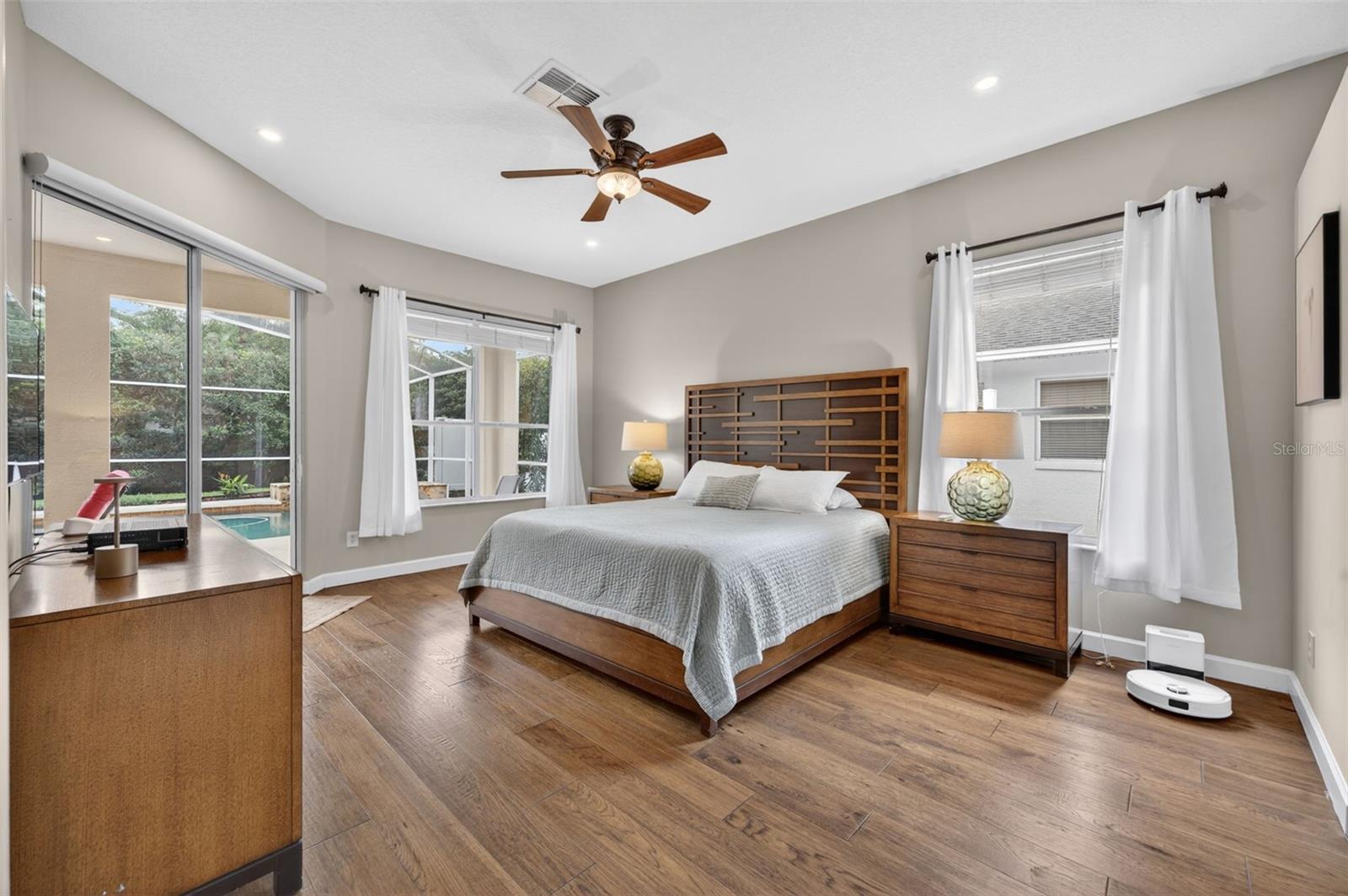 411 DEER POINTE CIR