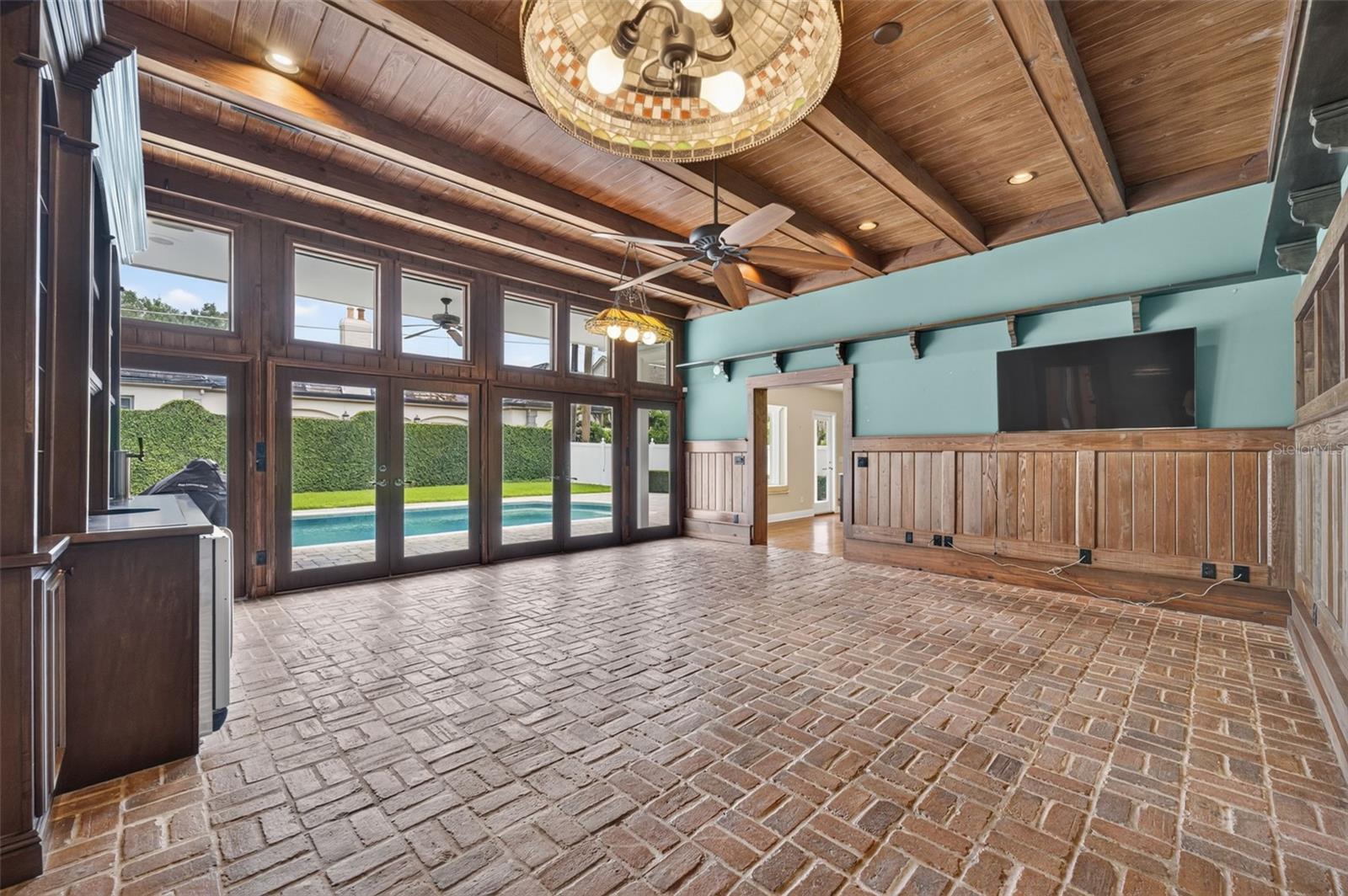 2410 LAKE SHORE DR
