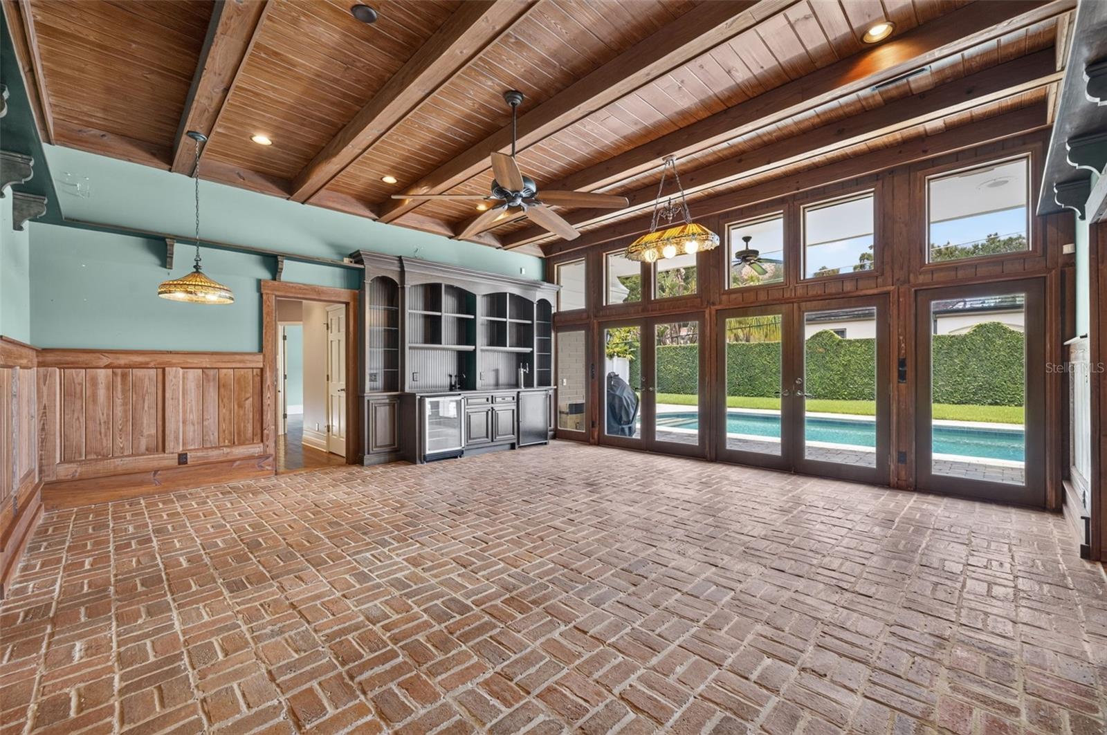 2410 LAKE SHORE DR