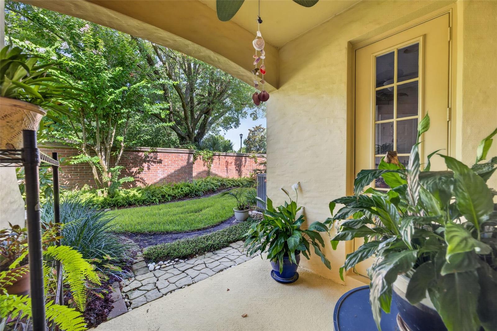 1395 BENEVOLENT ST