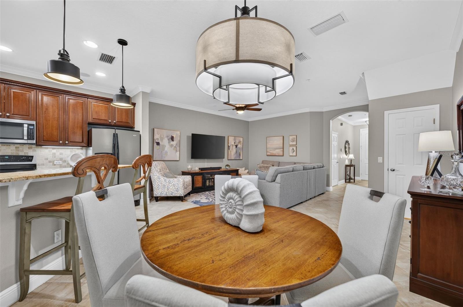 1395 BENEVOLENT ST