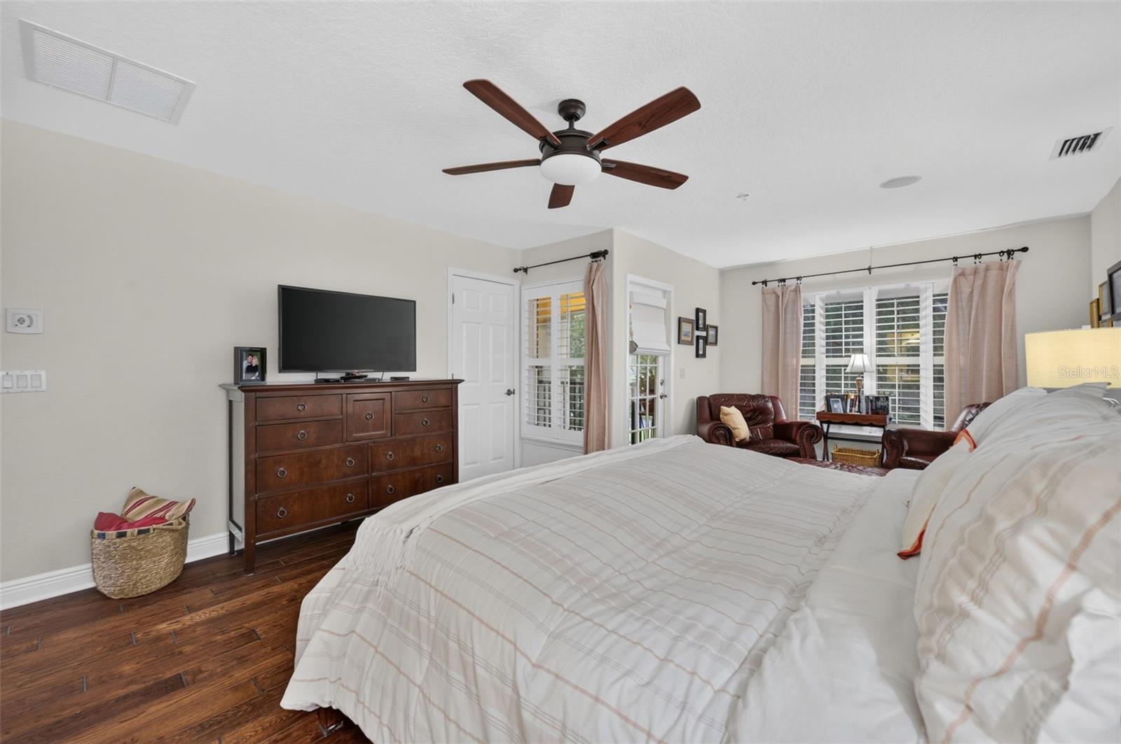 1395 BENEVOLENT ST