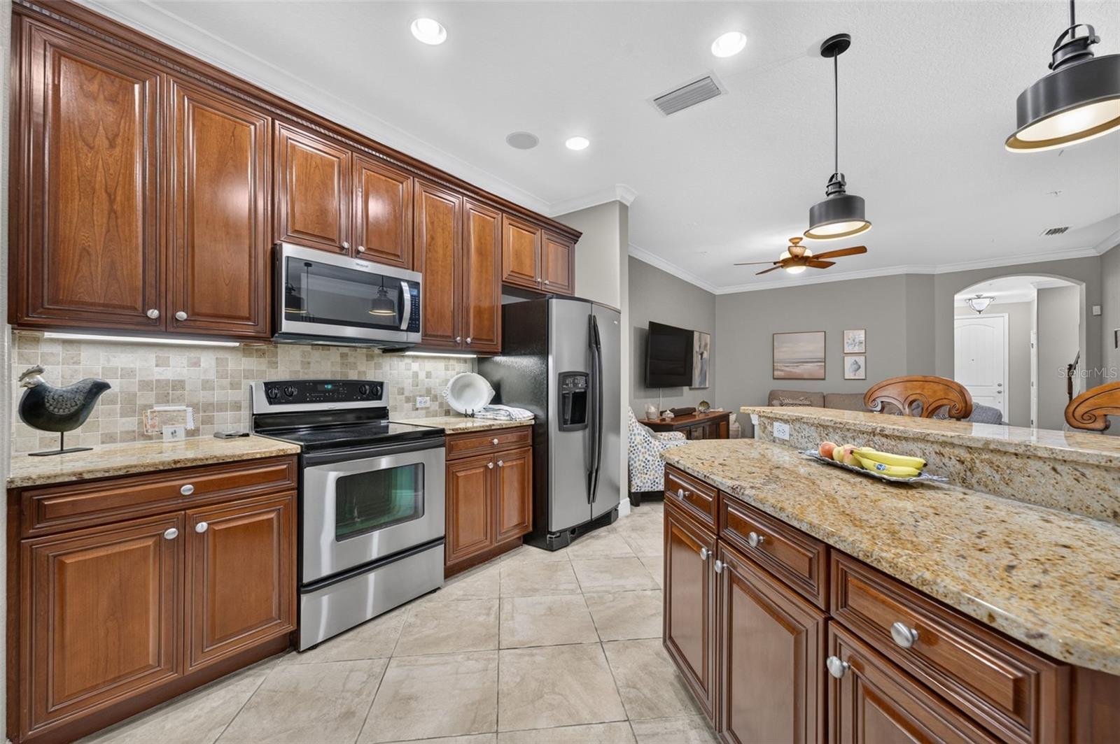 1395 BENEVOLENT ST