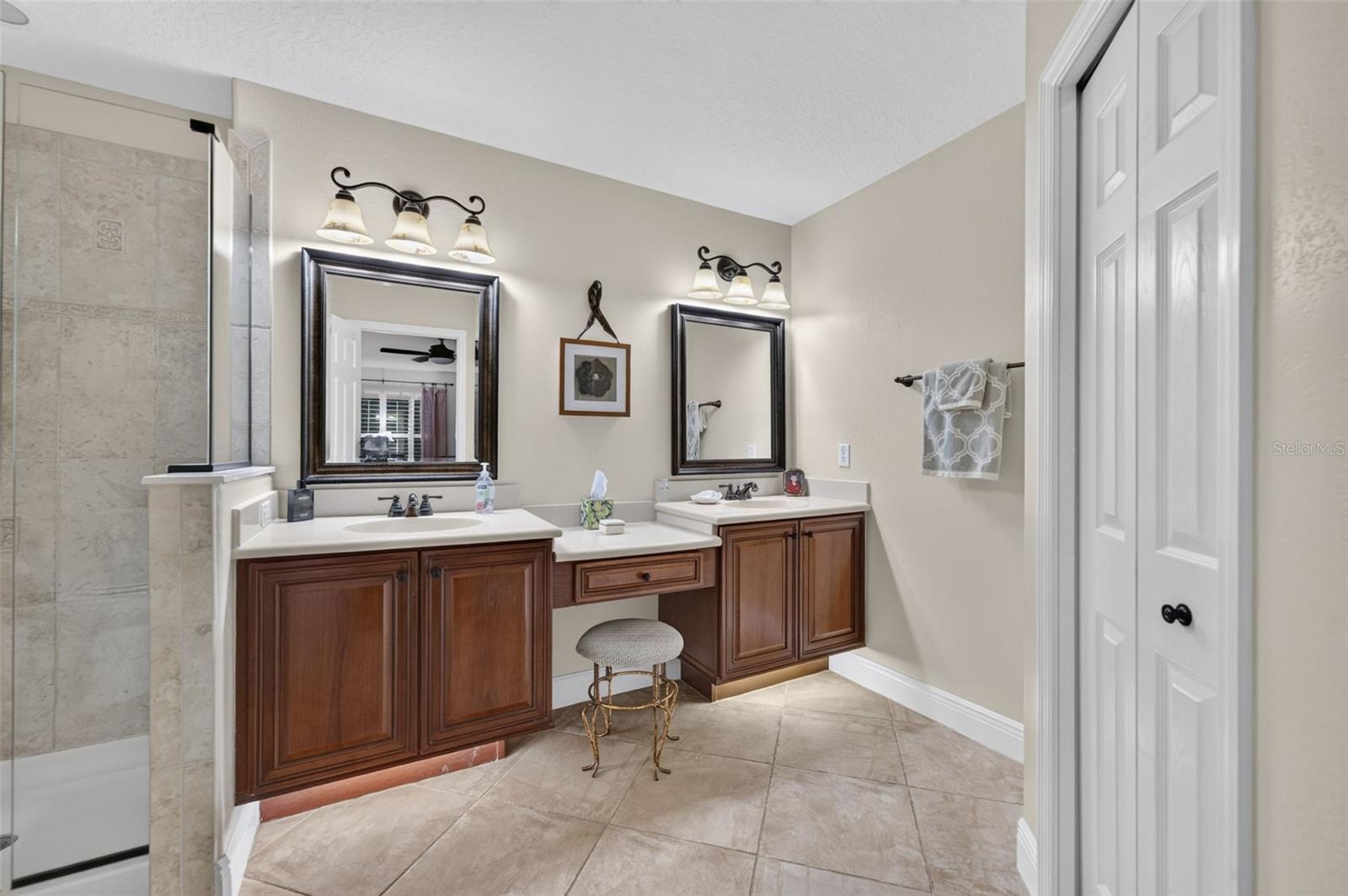1395 BENEVOLENT ST
