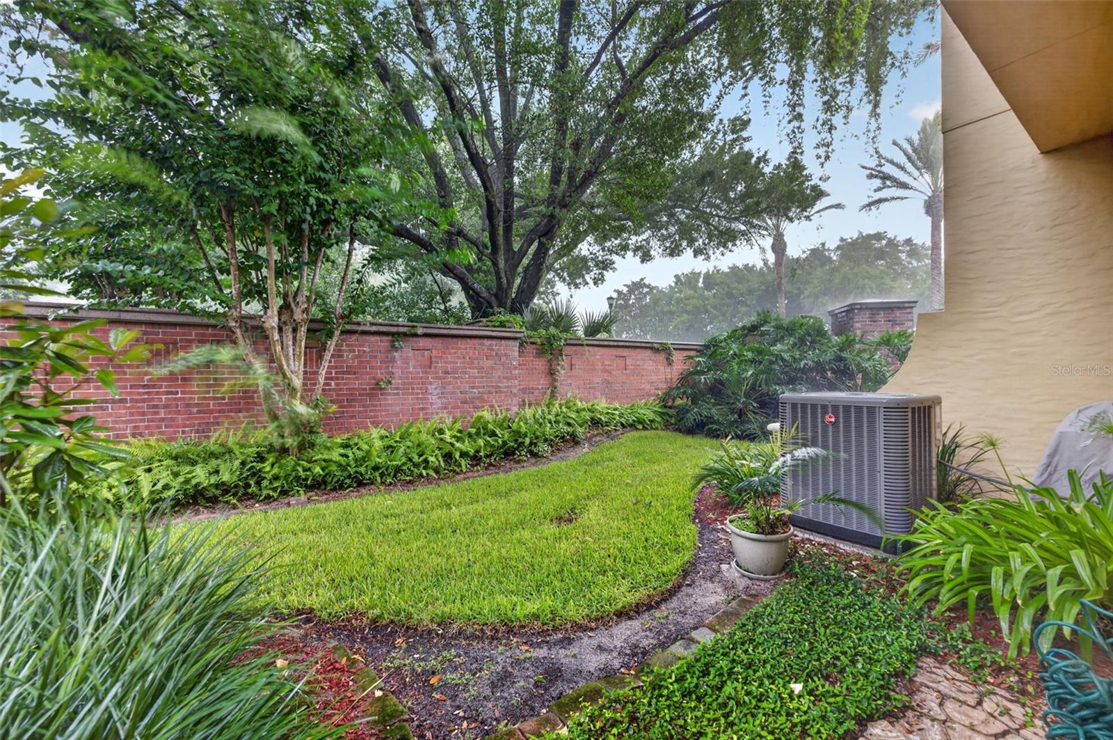 1395 BENEVOLENT ST