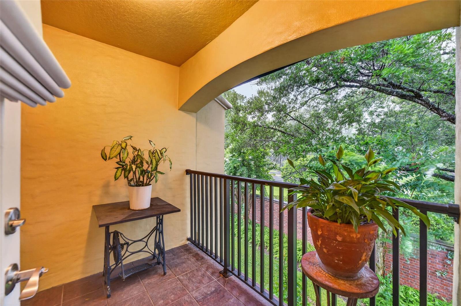 1395 BENEVOLENT ST