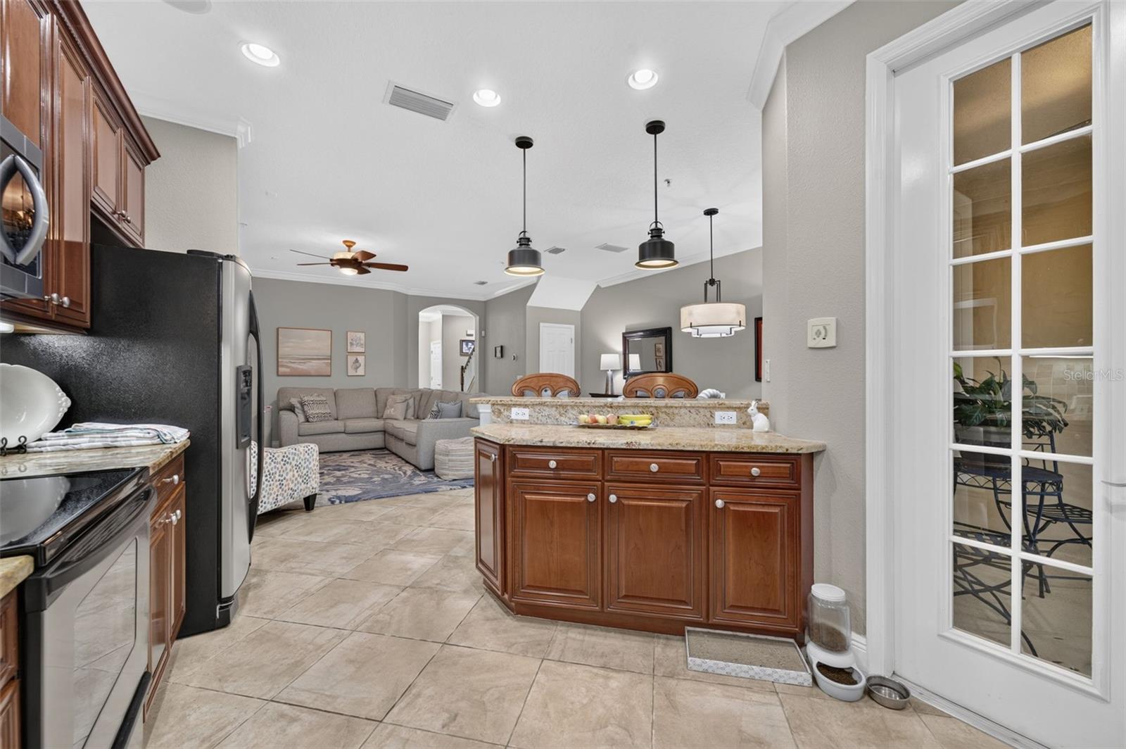 1395 BENEVOLENT ST