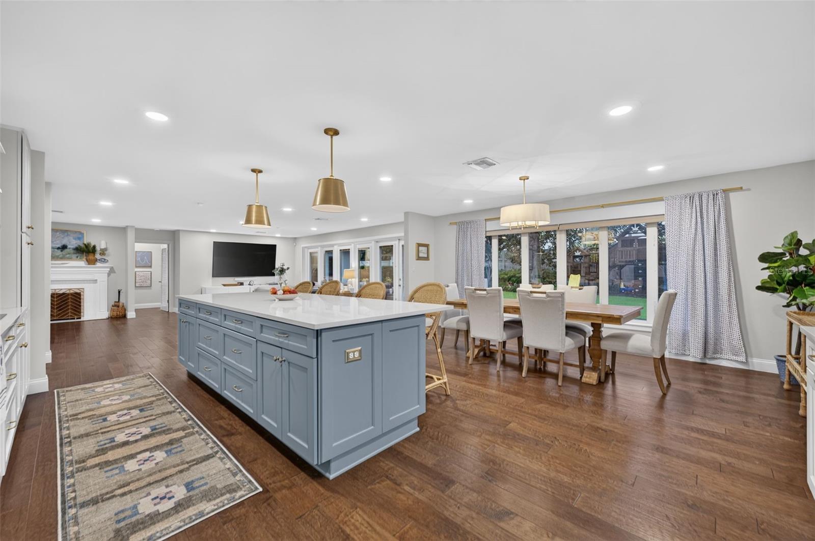 2410 SHOREHAM RD
