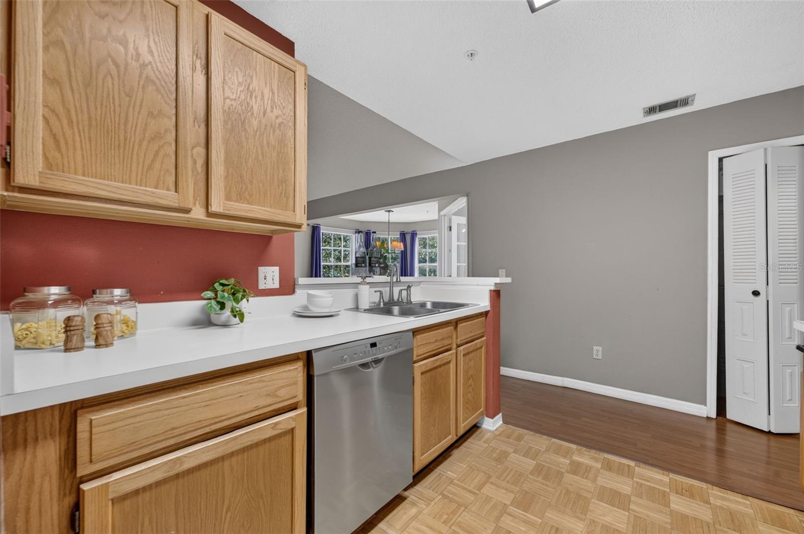 900 NORTHERN DANCER WAY #206