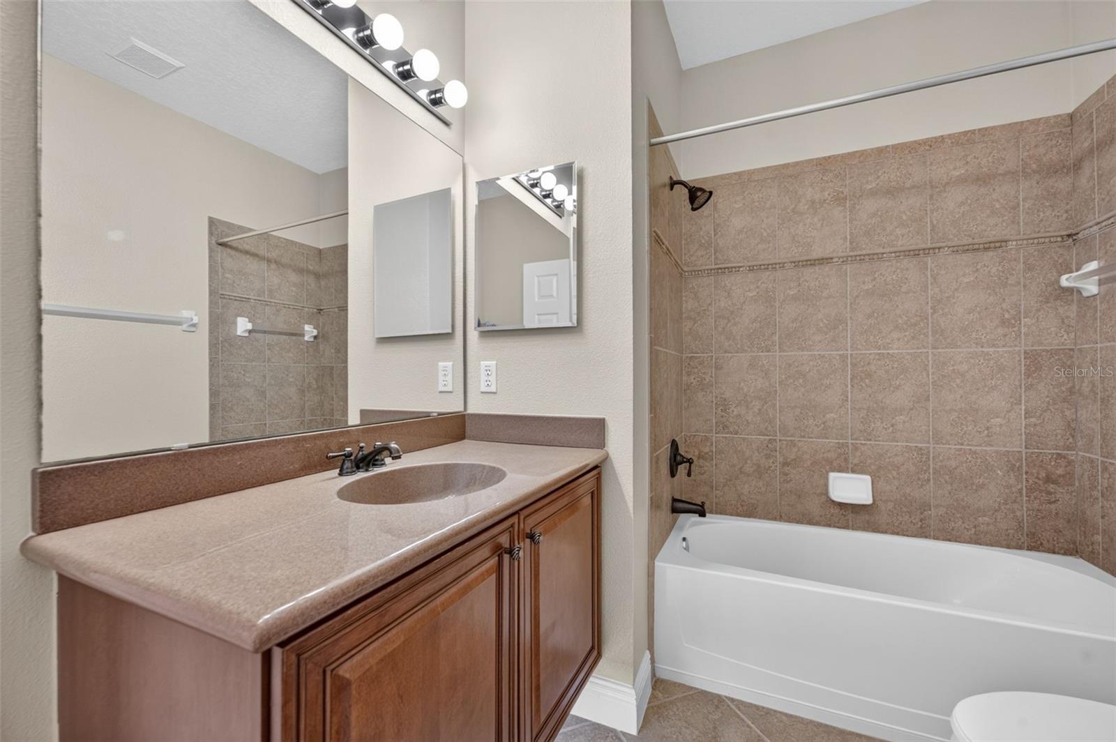 1122 CHARMING ST