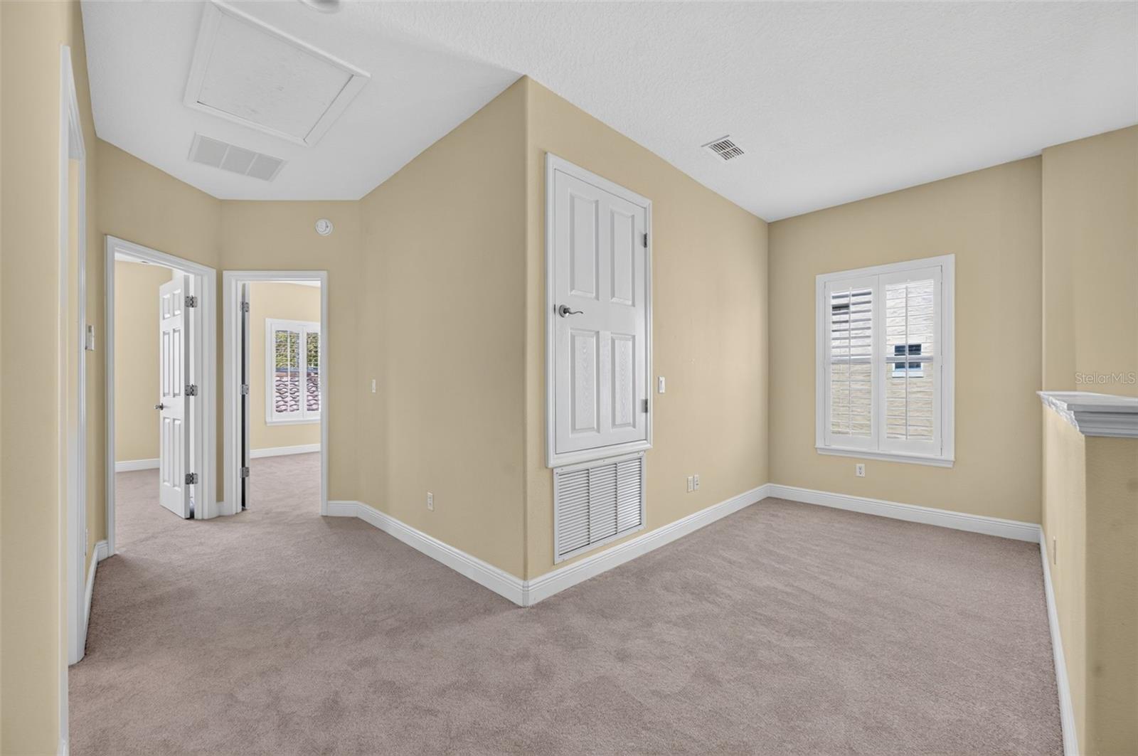 1122 CHARMING ST