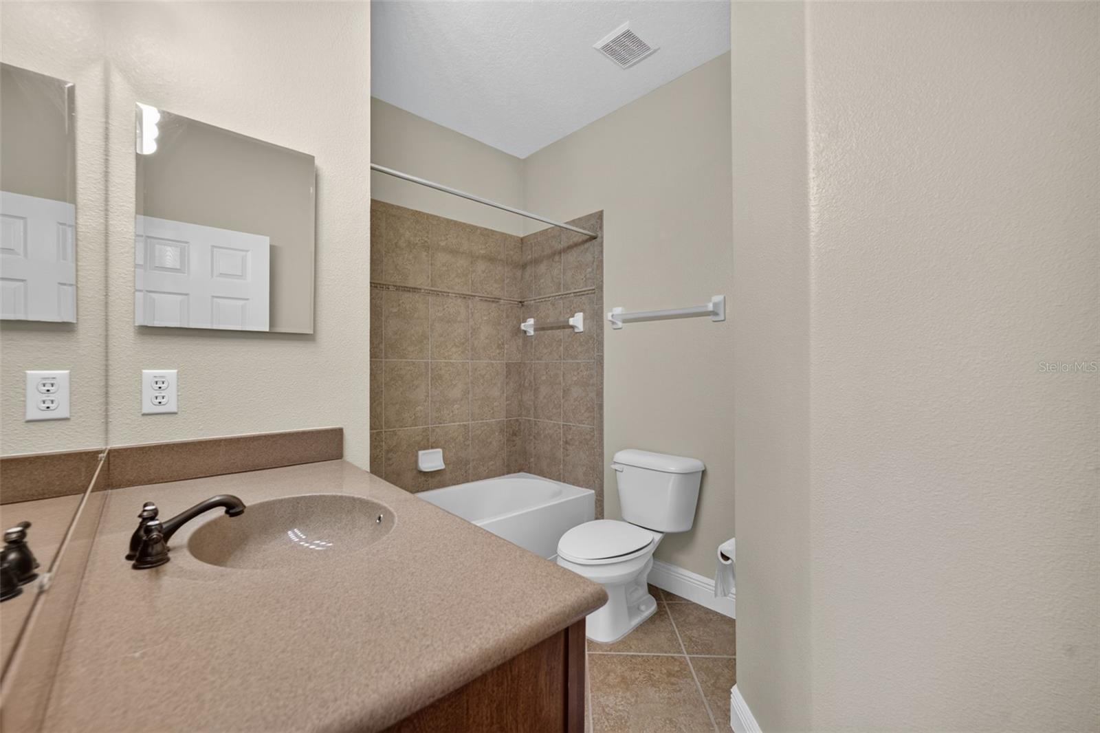 1122 CHARMING ST