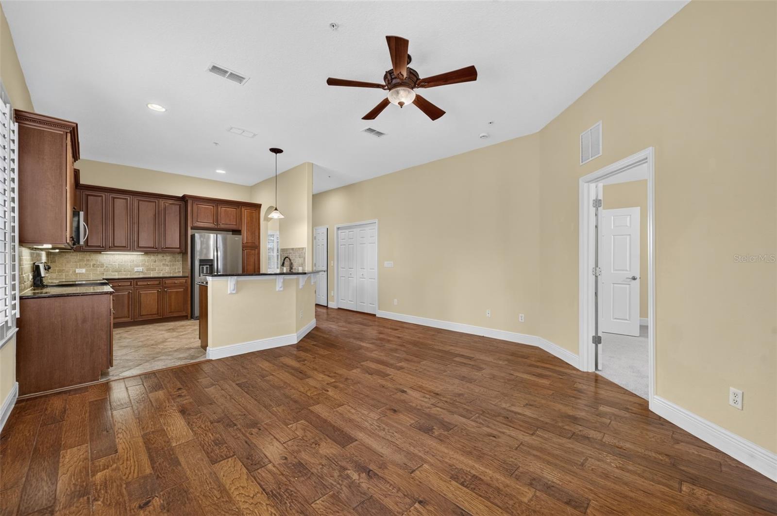 1122 CHARMING ST