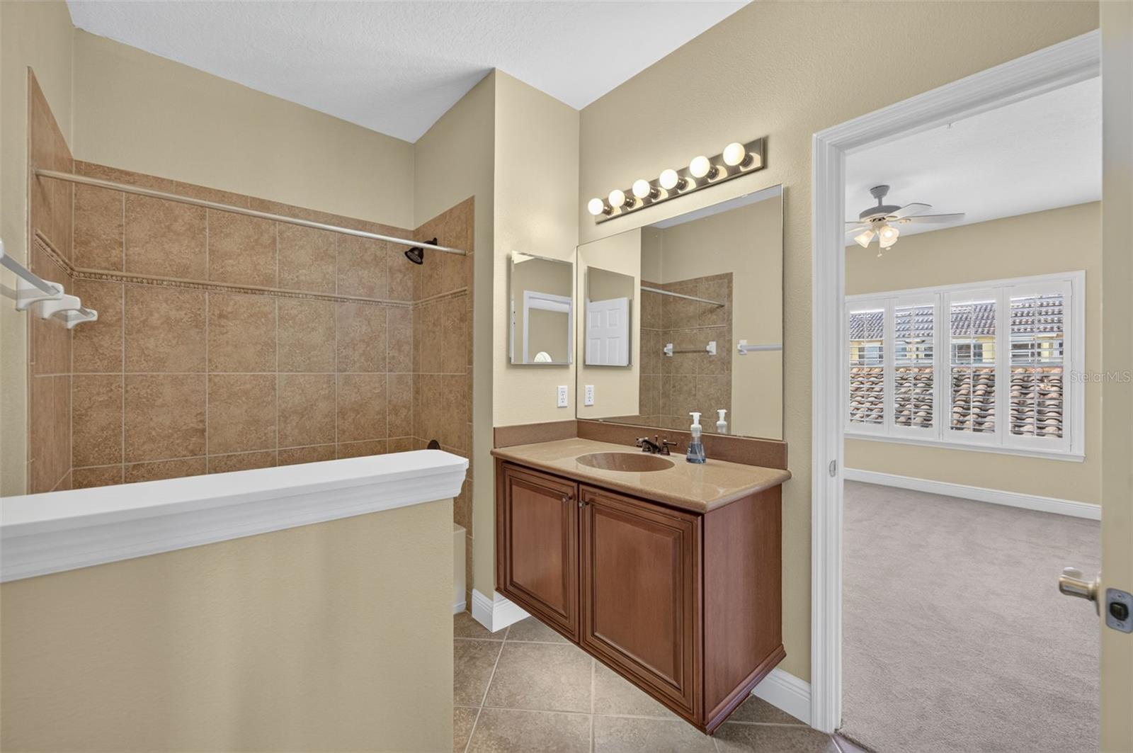 1122 CHARMING ST