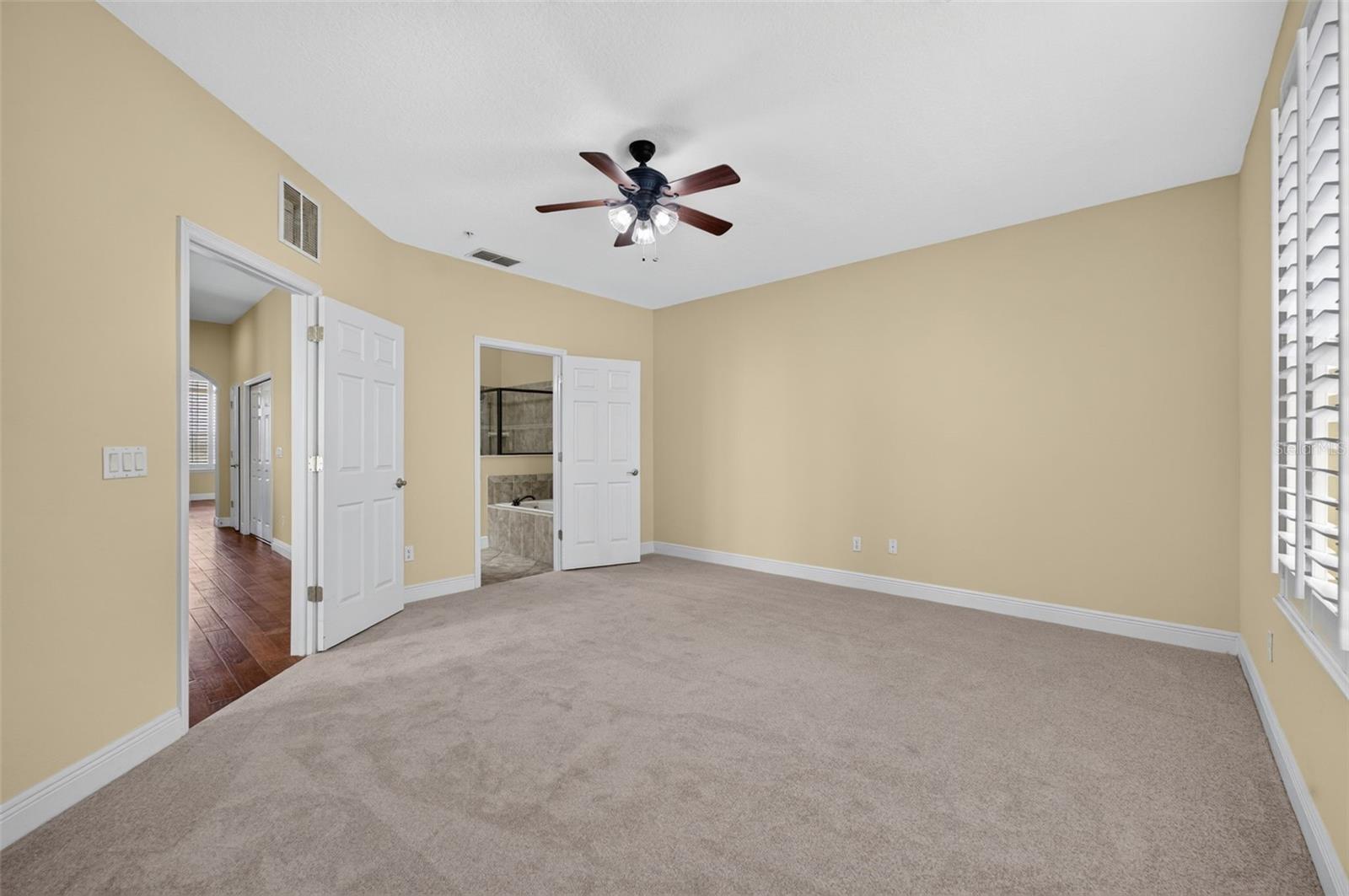 1122 CHARMING ST