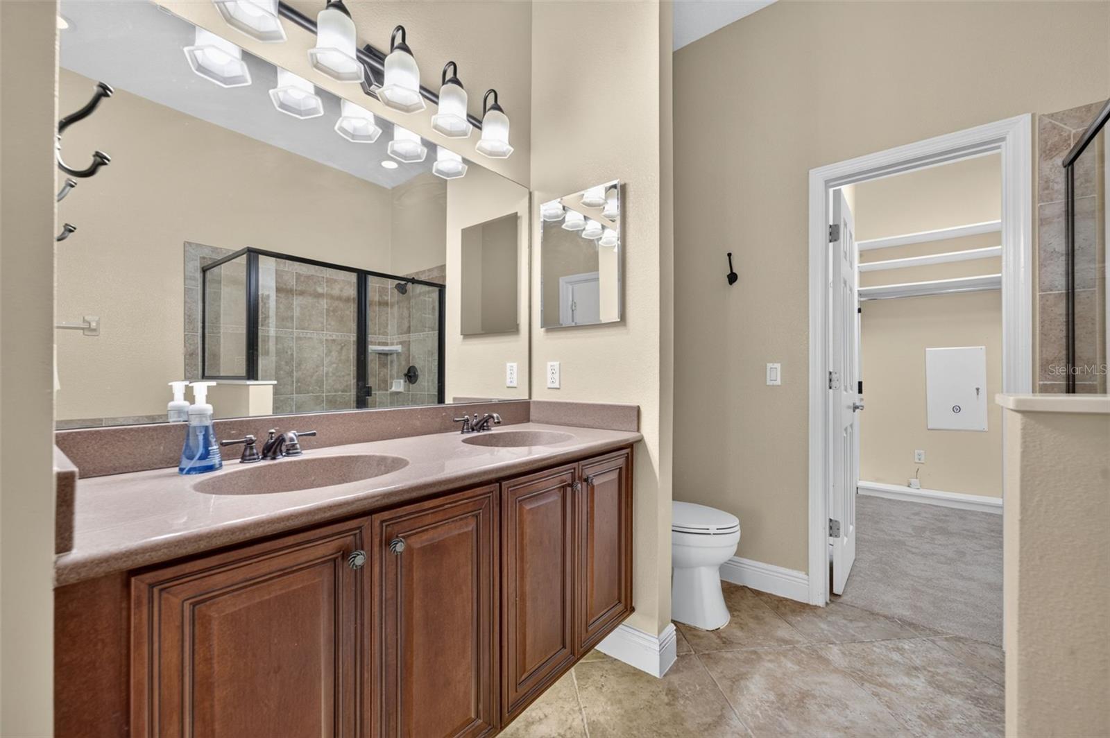 1122 CHARMING ST