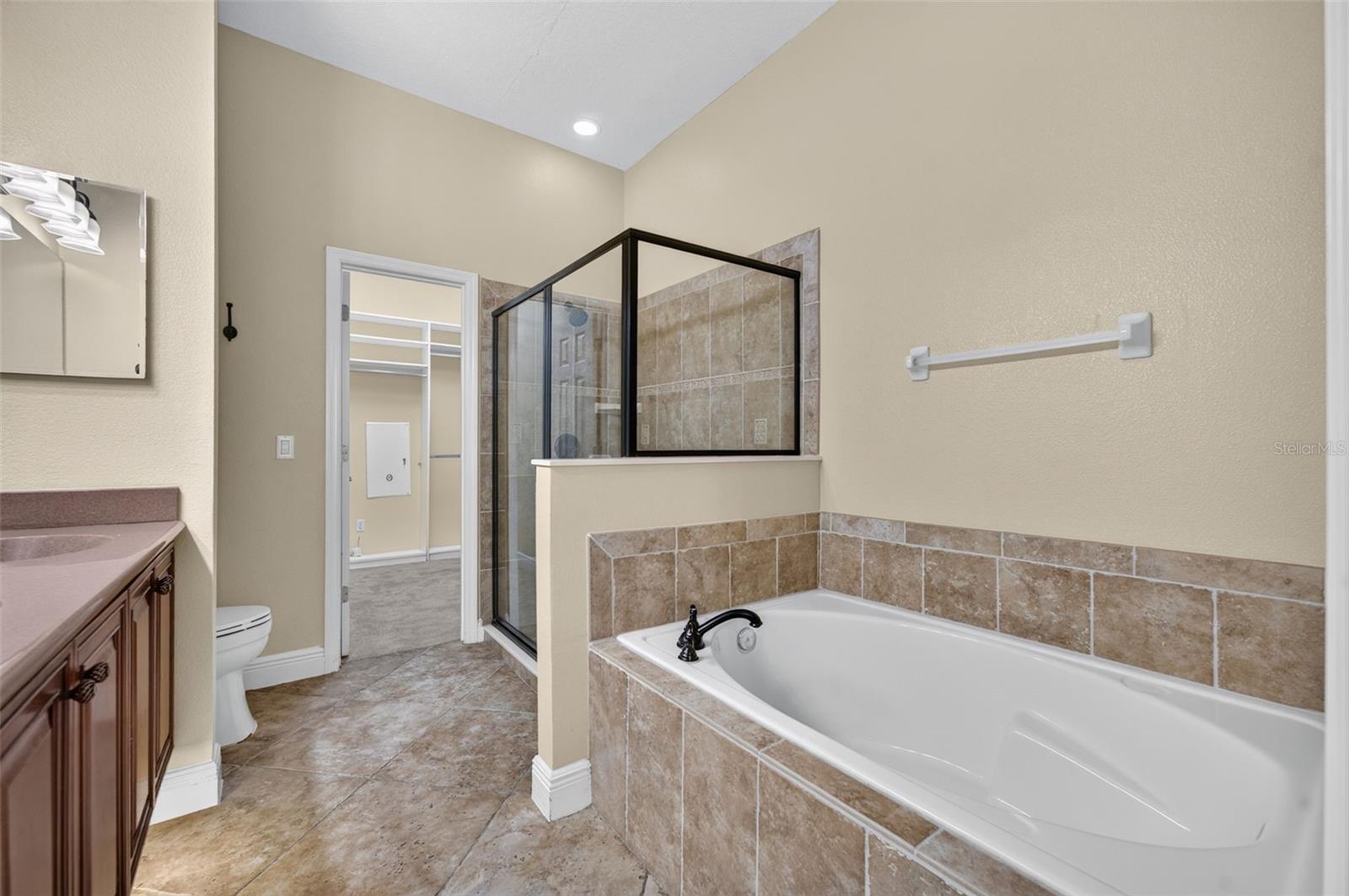 1122 CHARMING ST