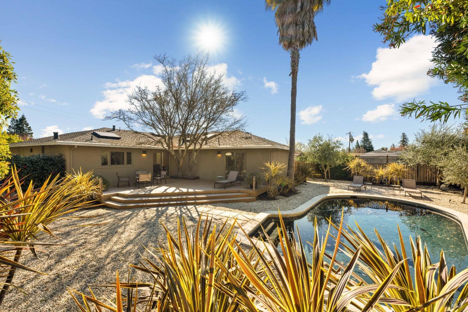 789 Cordilleras Dr