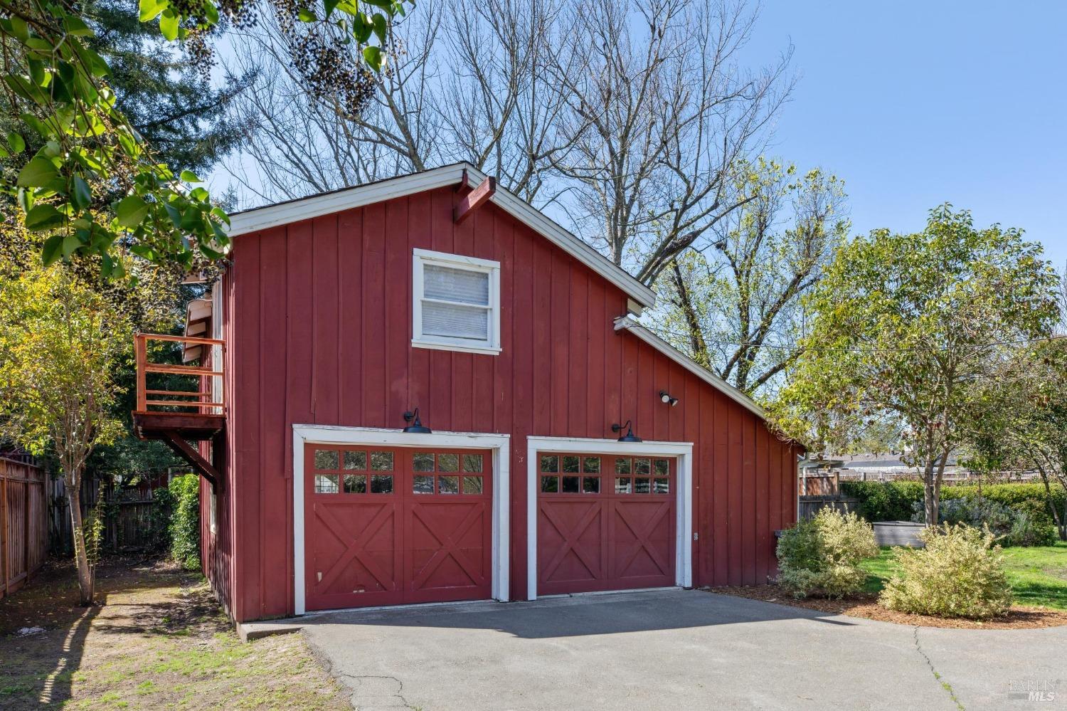 834 Donner Ave