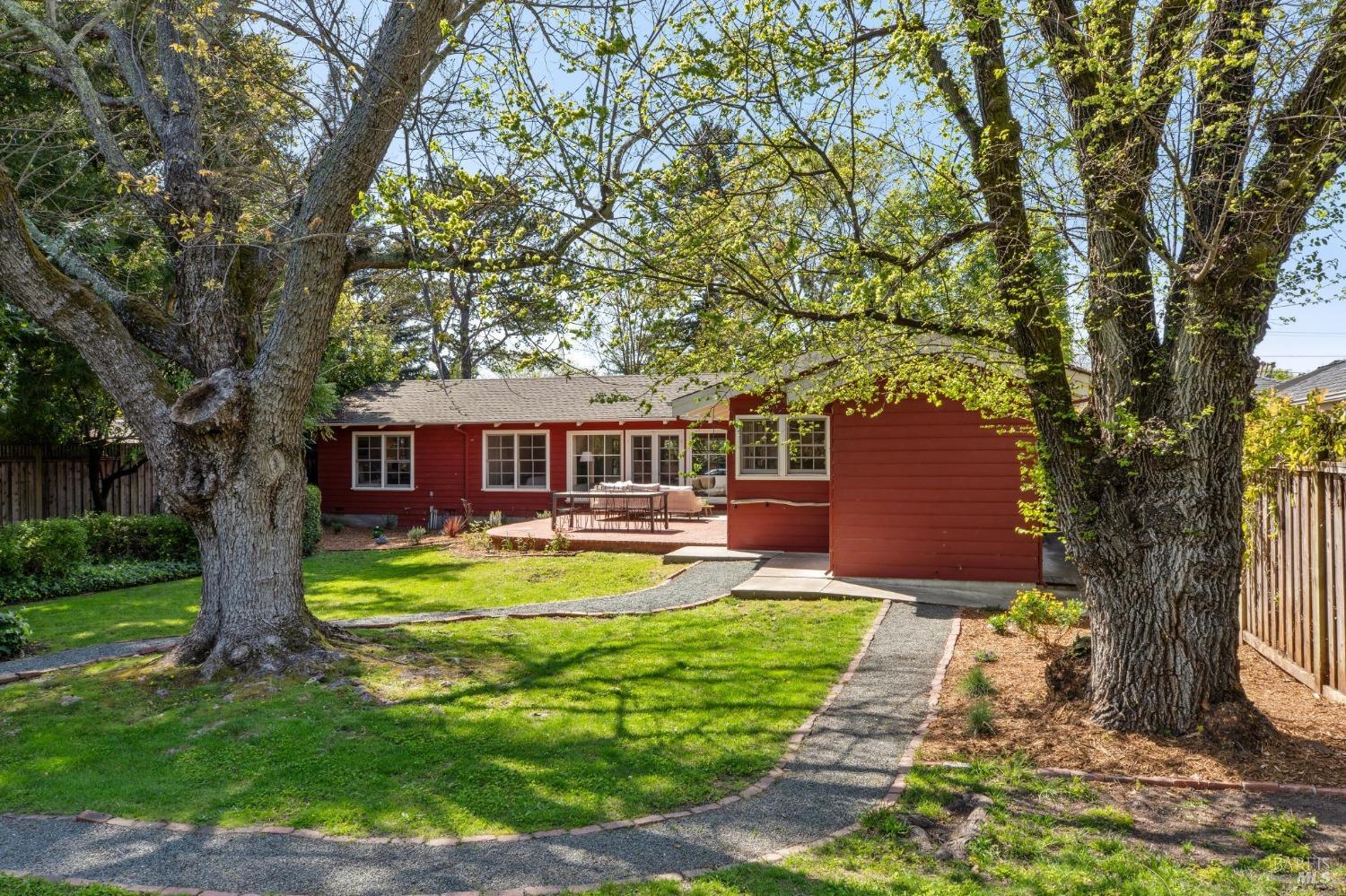 834 Donner Ave