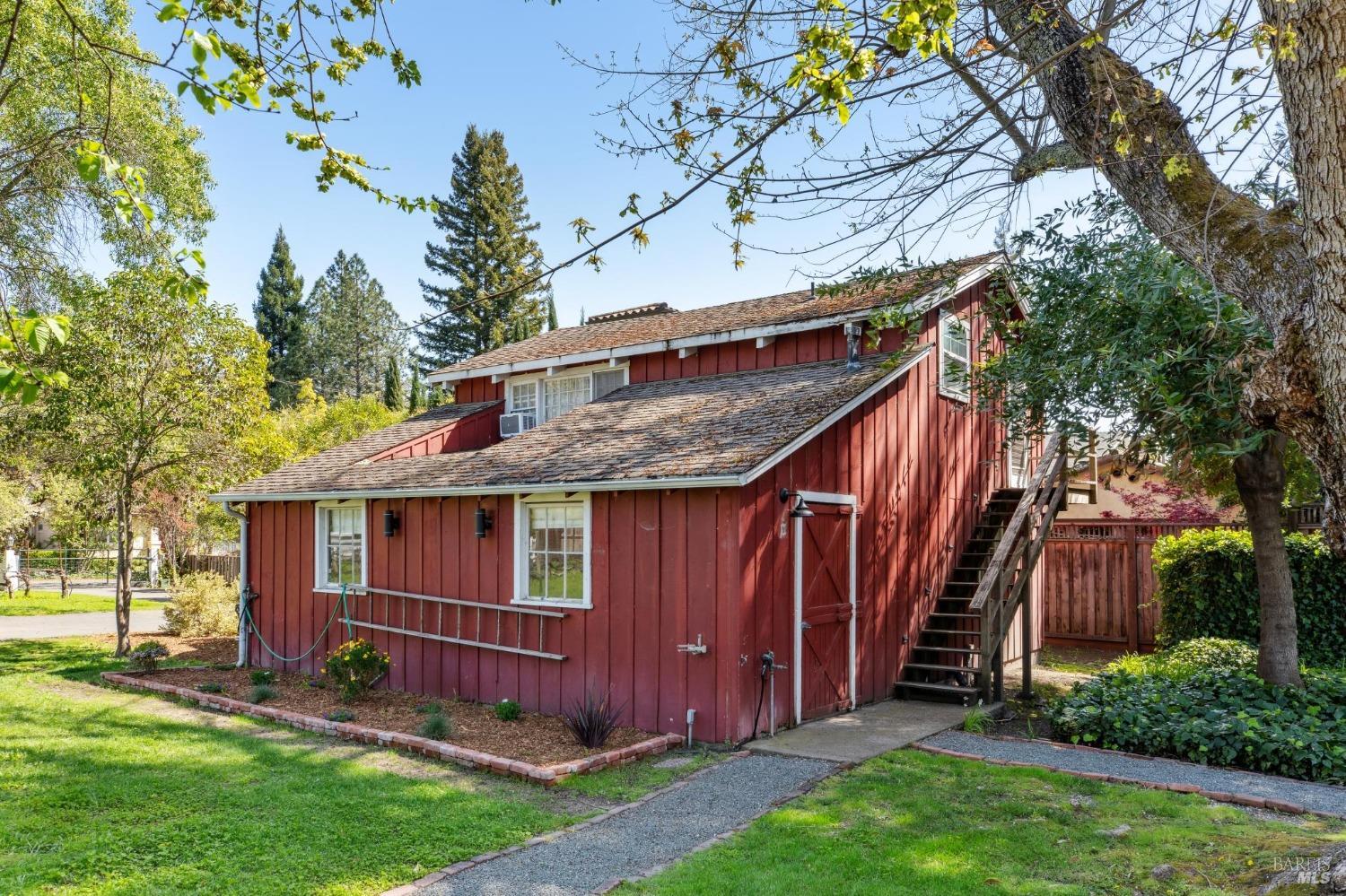 834 Donner Ave