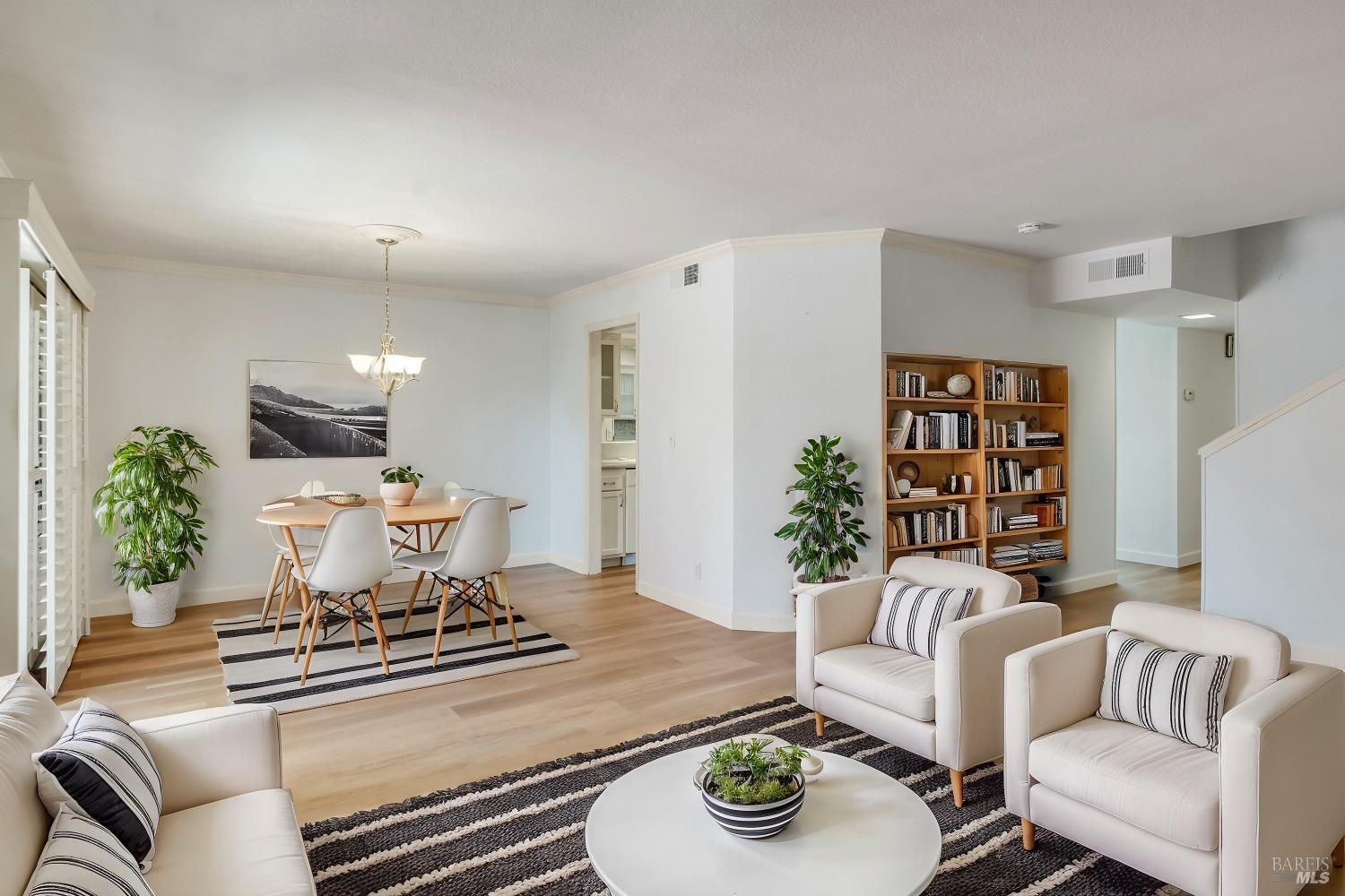 577 6th St W