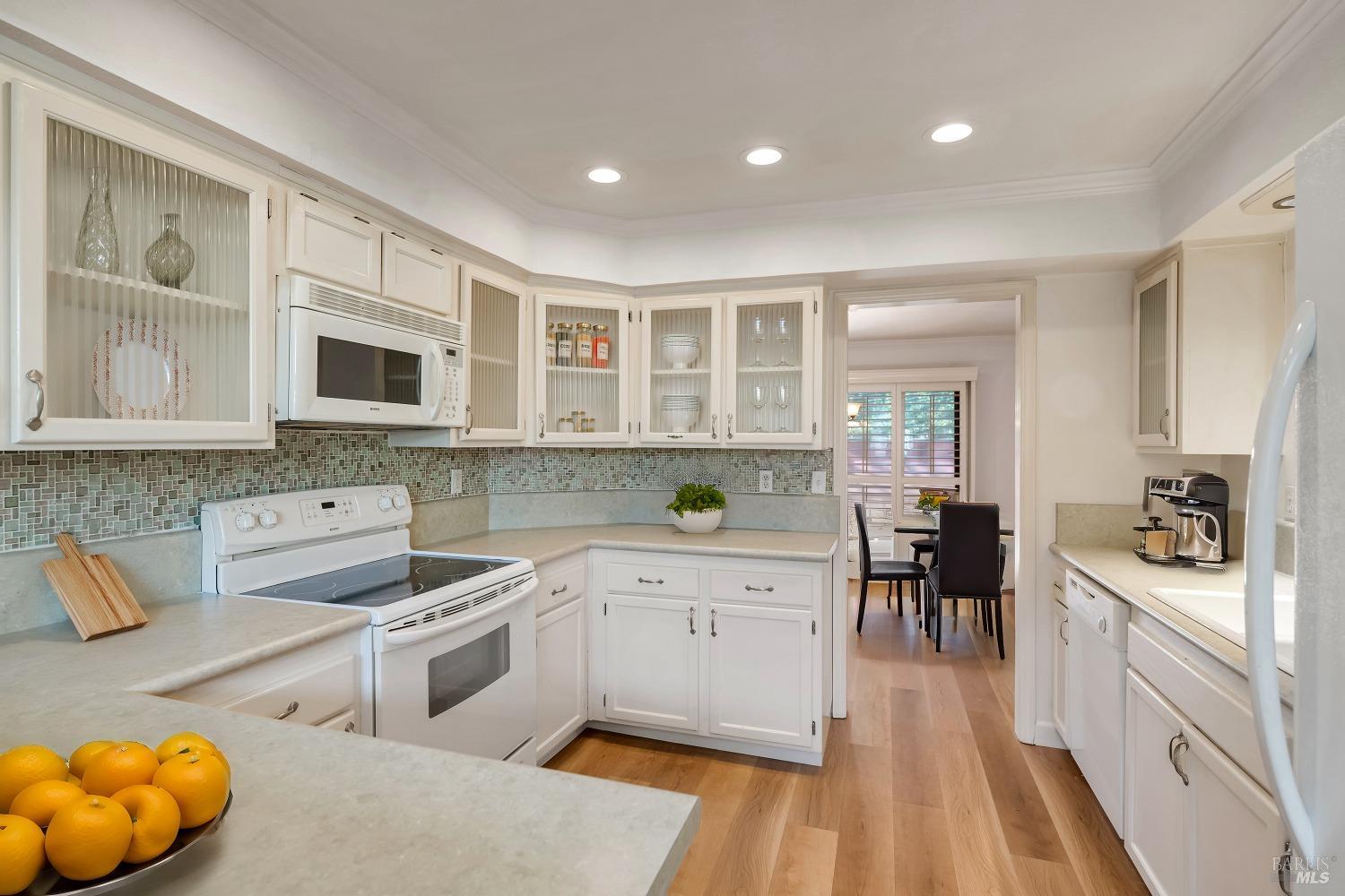 577 6th St W