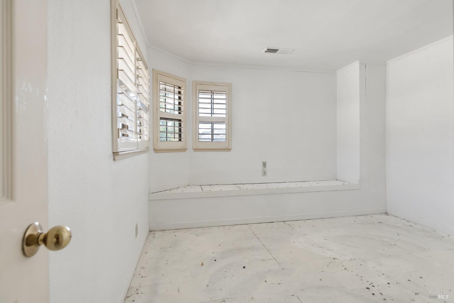 577 6th St W