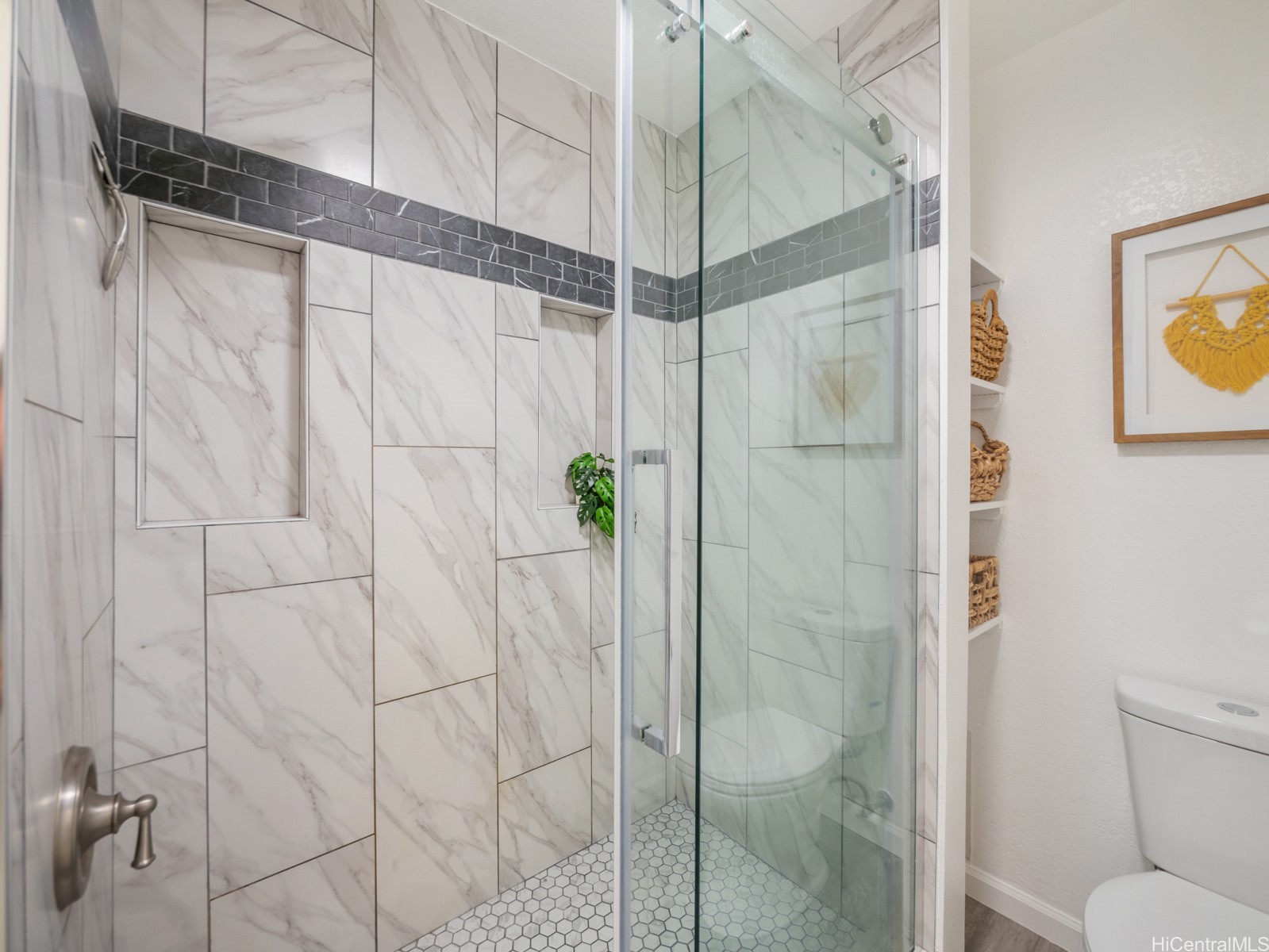 594 Mananai Place 21T