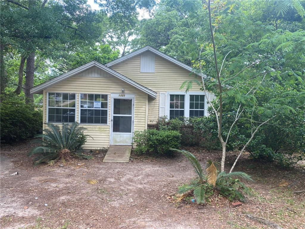 1323 Forest Ridge Road W