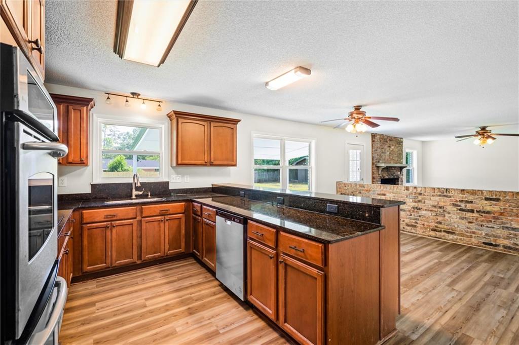 207 Oak Street W
