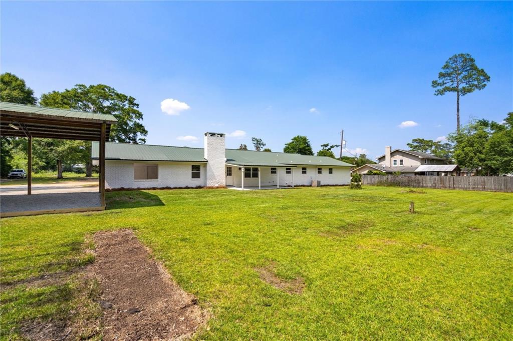 207 Oak Street W