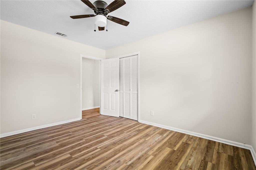 207 Oak Street W