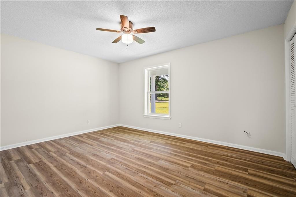 207 Oak Street W