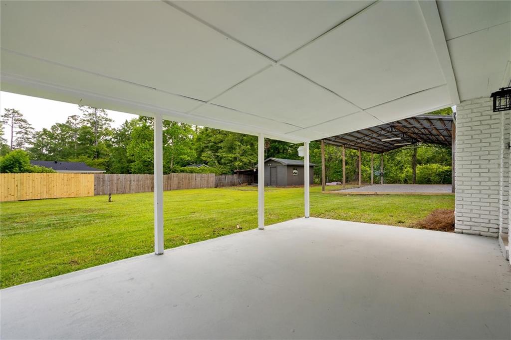 207 Oak Street W