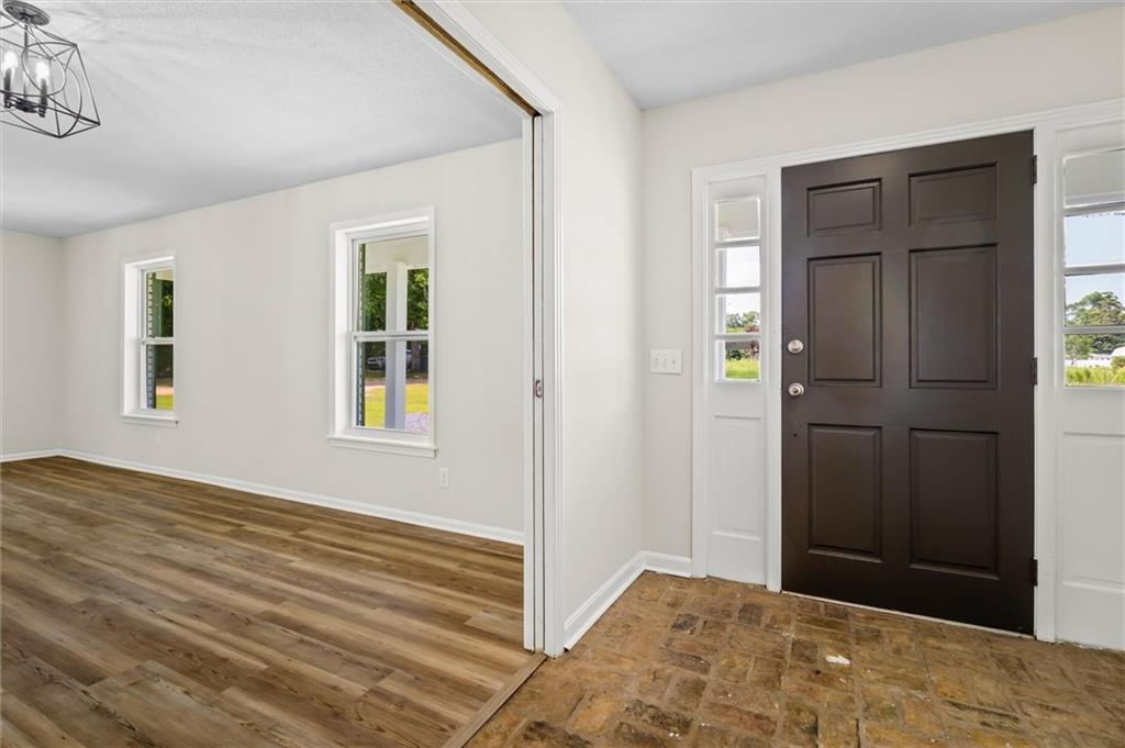 207 Oak Street W