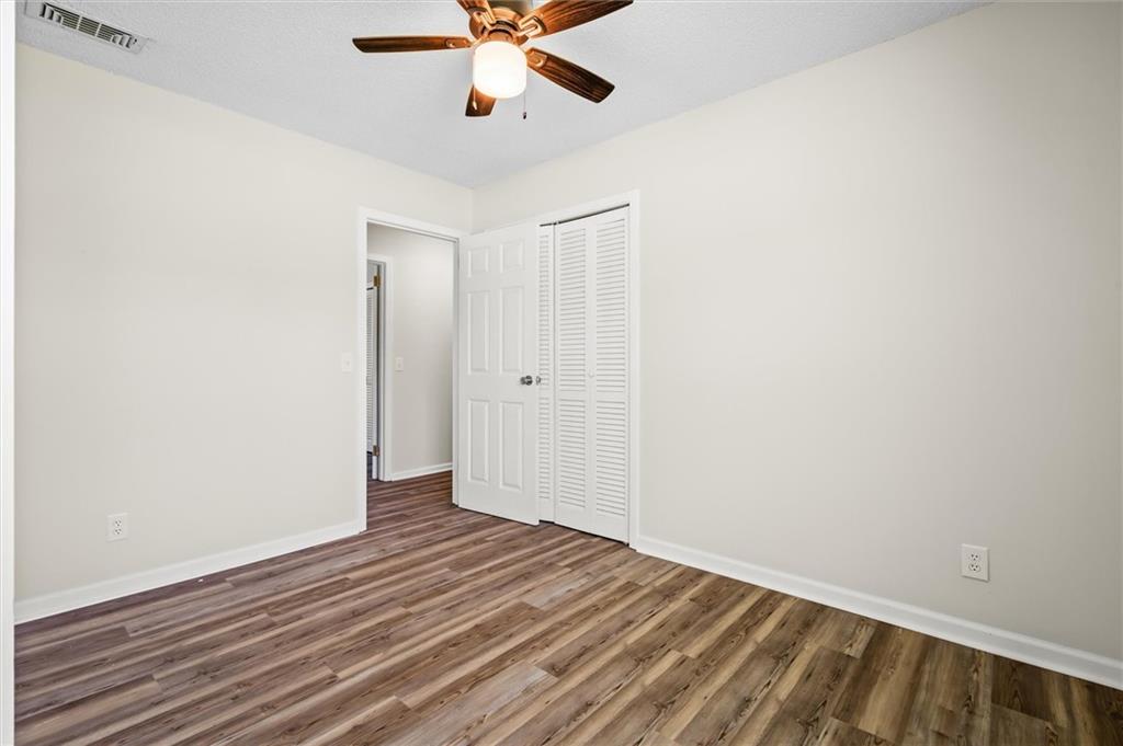 207 Oak Street W