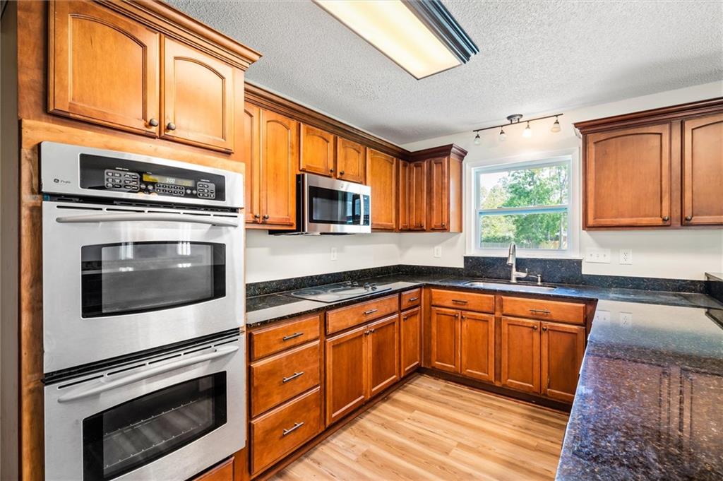 207 Oak Street W