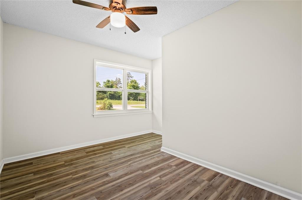 207 Oak Street W