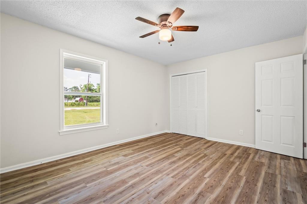 207 Oak Street W