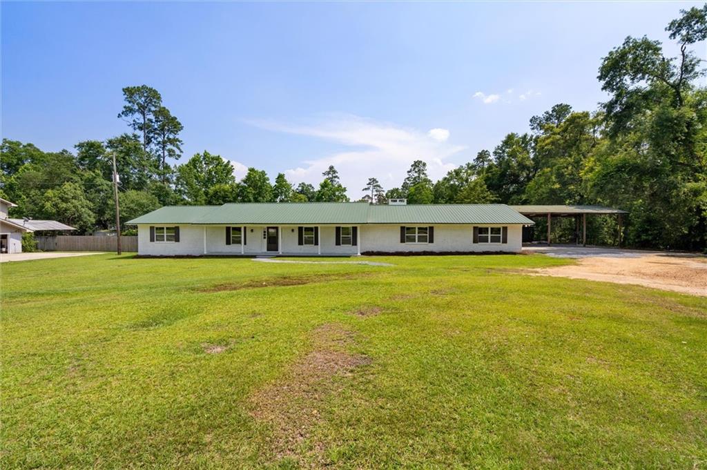 207 Oak Street W