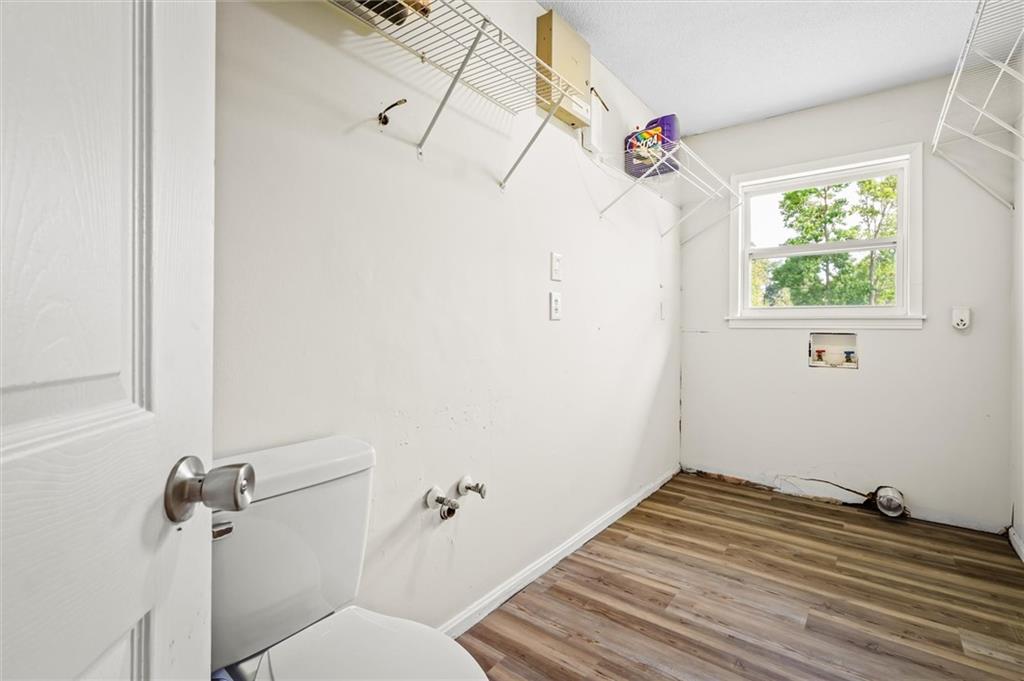 207 Oak Street W