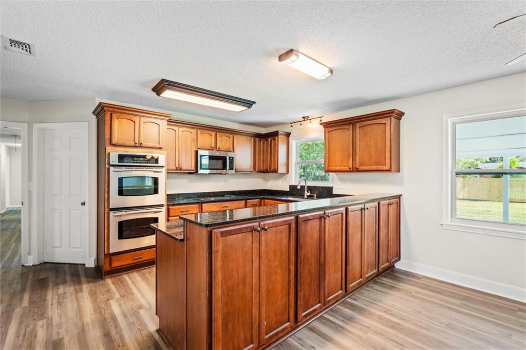 207 Oak Street W