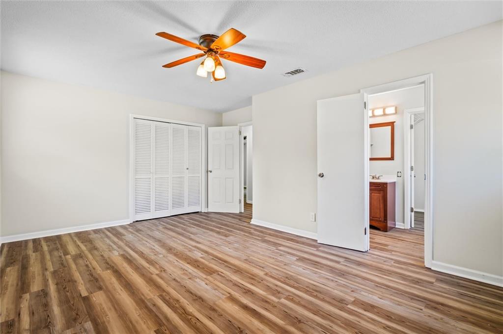 207 Oak Street W